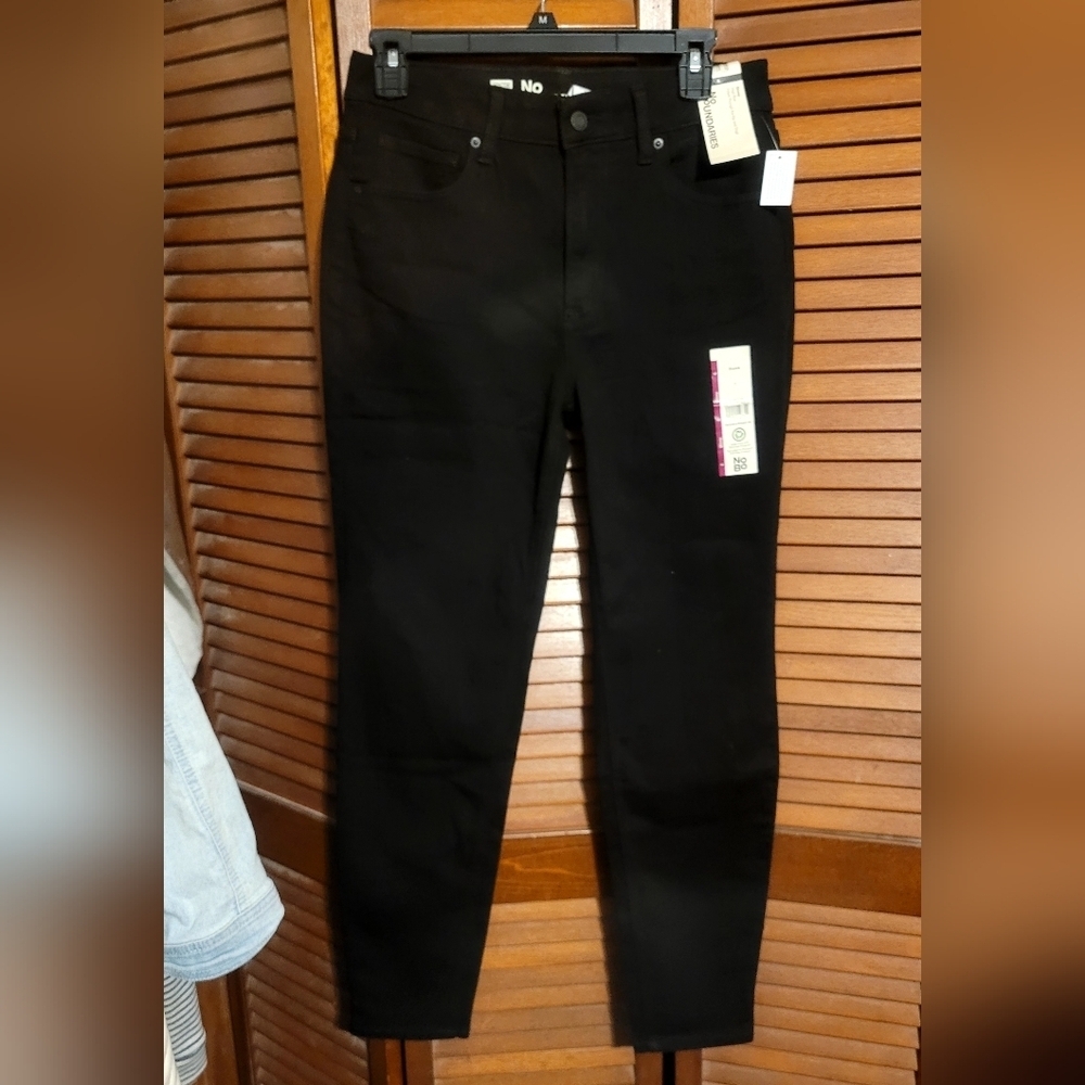 NWT High Rise Black Skinny Jeans With Stretch  Ladies Size 8